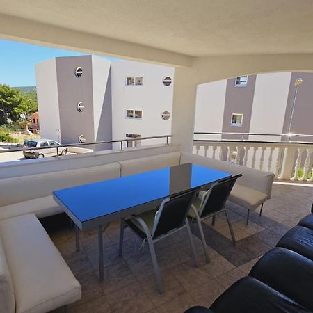 Apartment House Berry Primosten Bagian luar foto