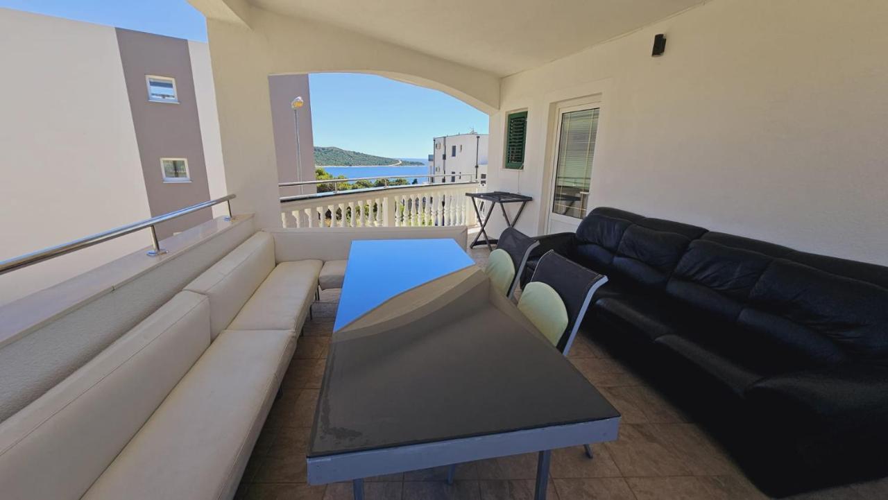 Apartment House Berry Primosten Bagian luar foto