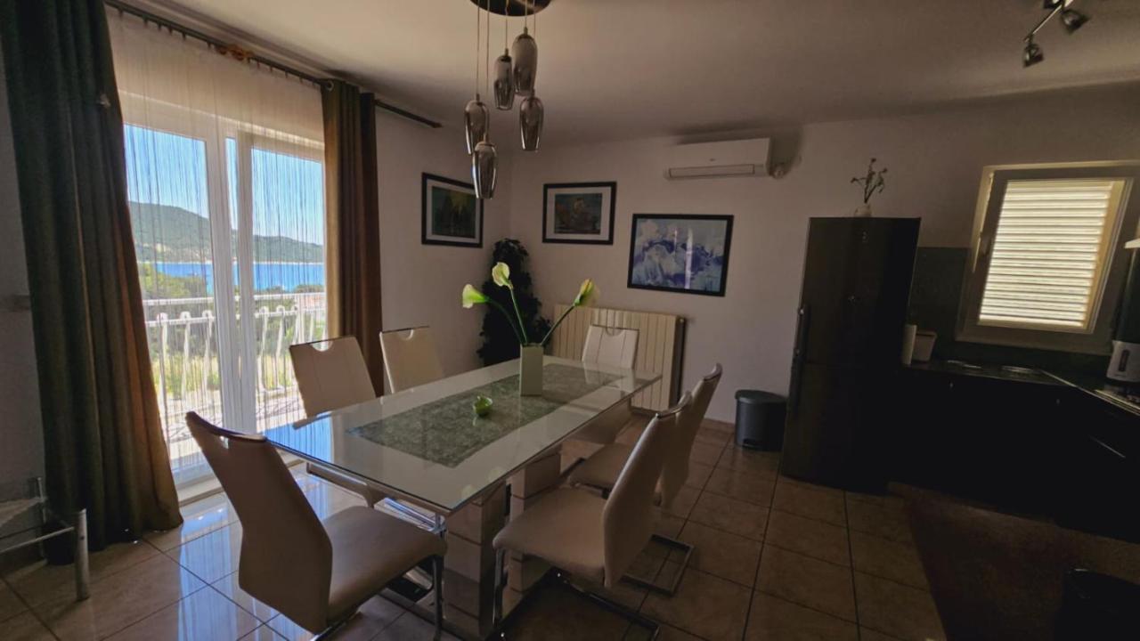 Apartment House Berry Primosten Bagian luar foto