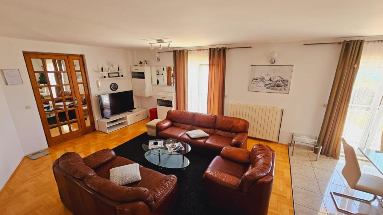 Apartment House Berry Primosten Bagian luar foto