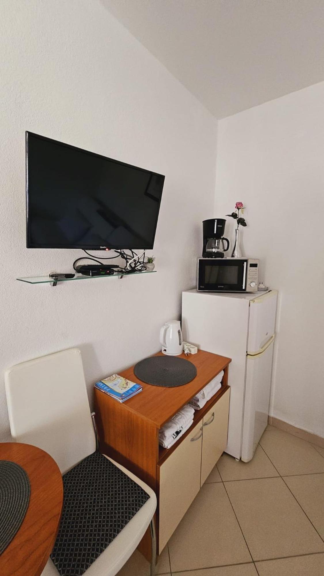 Apartment House Berry Primosten Bagian luar foto