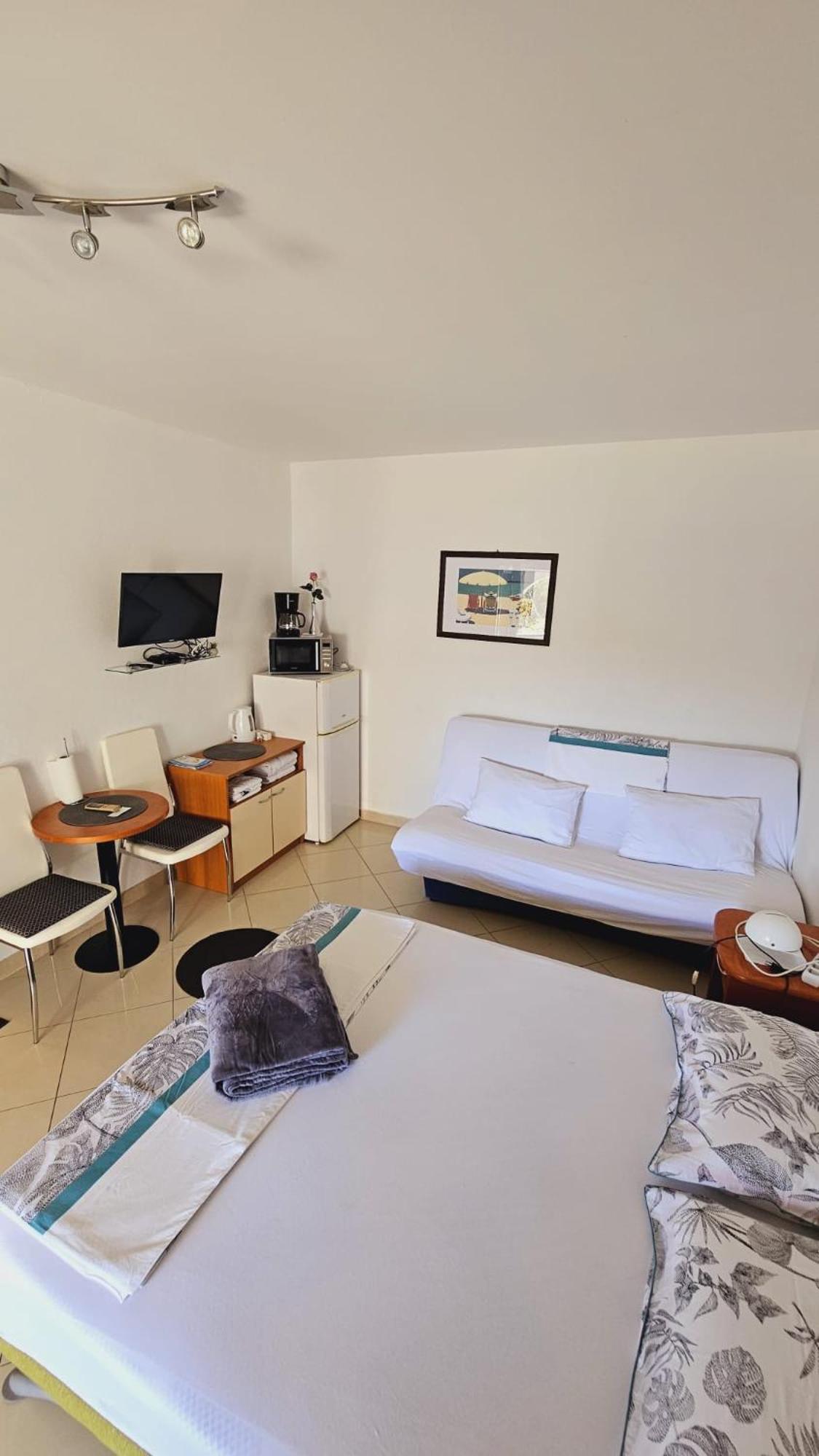 Apartment House Berry Primosten Bagian luar foto