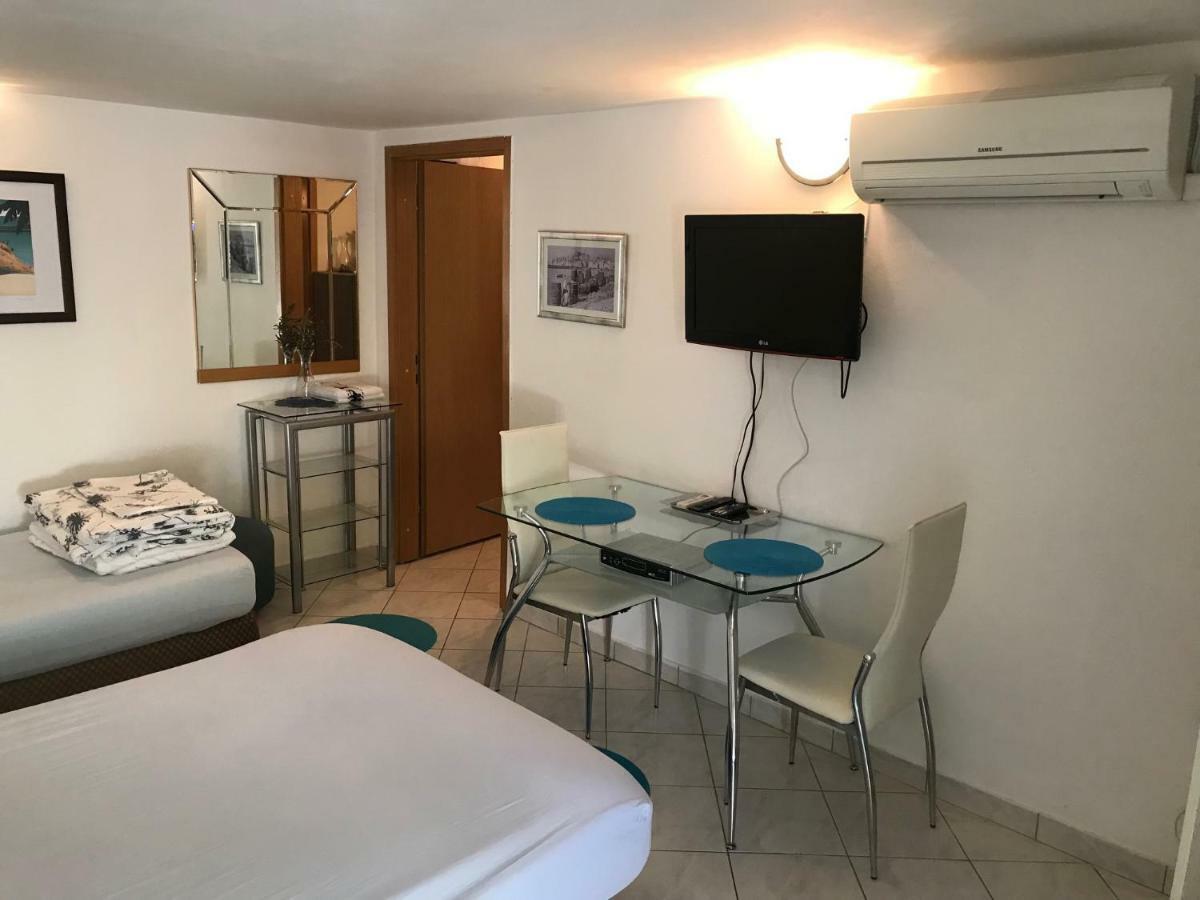 Apartment House Berry Primosten Bagian luar foto