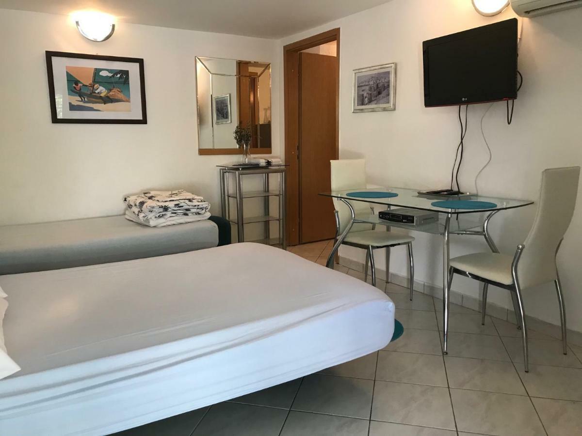 Apartment House Berry Primosten Bagian luar foto